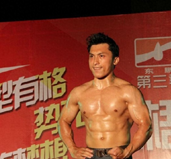 甄子丹近日又赤膊健身秀肌肉，你给多少分？