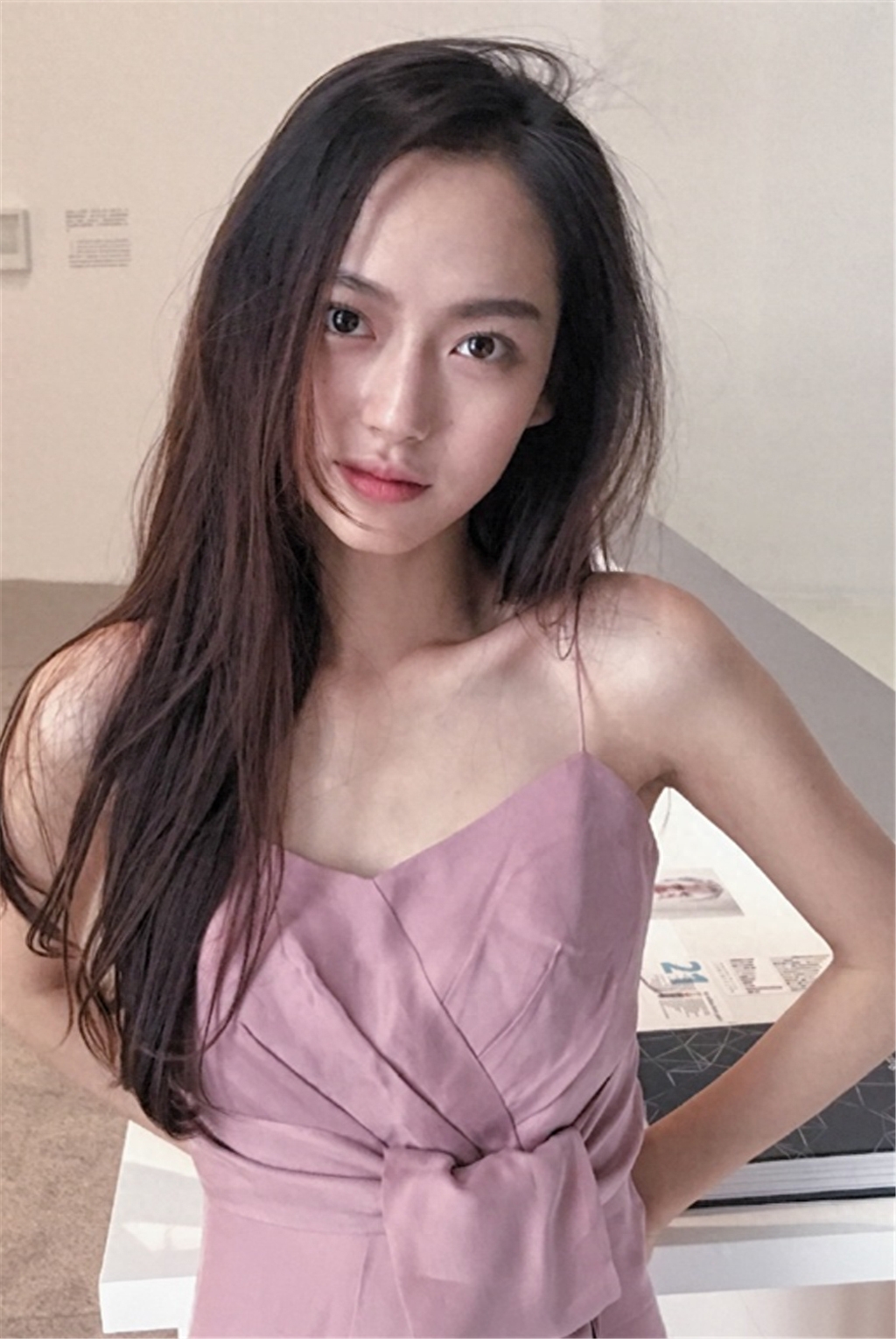 陈雨锶,甜酷的闪光女孩,在《十二谭》中饰叶丽娜