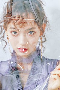​陈雨锶，甜酷的闪光女孩，在《十二谭》中饰叶丽娜