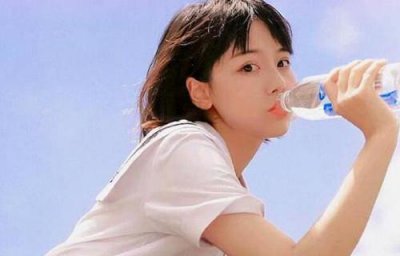 ​怎么逗女友开心 逗女友开心的方法