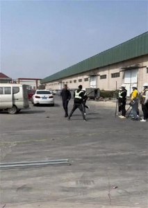 ​山东邹平发生打斗事件，涉事方：数十人爬墙进院见人就打