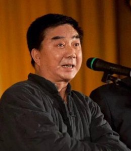 ​姜昆的徒弟唐爱国, 意外偶遇：65岁的相声泰斗依旧神采奕奕