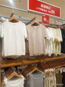​优衣库，夏装逐渐收场，冬装外套开始闪亮登场