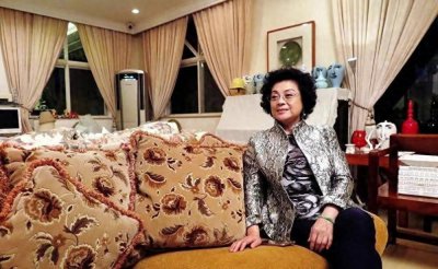 ​81岁的卢秋萍，戏里与卢海鹏阴阳相隔，现实的丈夫是成功商人