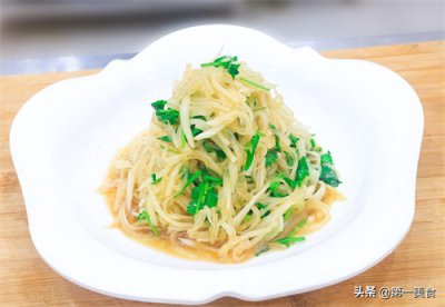 ​厨师长分享饭店凉拌萝卜丝正确做法，凉拌之前先腌制，清脆入味