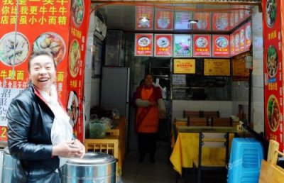 ​重庆天价酸辣粉158一碗 市民调侃：吃了会上天吗?
