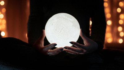 ​美国预言家珍妮·狄克逊预言：东方圣人现世，世界的希望在东方？