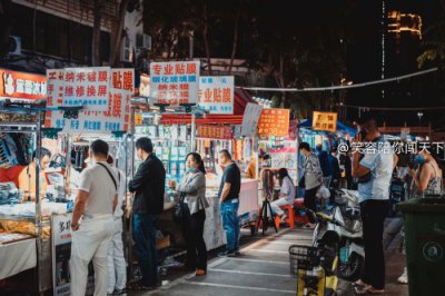 ​三亚很有古早味的一条街，非常接地气，游客与本地人爱逛