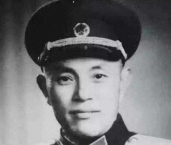 ​担任两省军区政委的开国大校——张立雄，现已107岁高龄