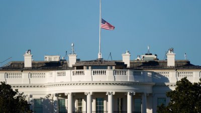 ​广受批评后，特朗普下令降半旗向美国会事件死亡警察致敬