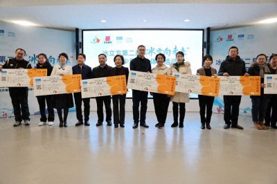 ​提供一个爱上冰雪的机会 青少年上冰体验活动在“冰立方”启动