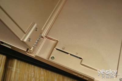 ​联想Ideapad MIIX 700速评:业界首款4G 2in1