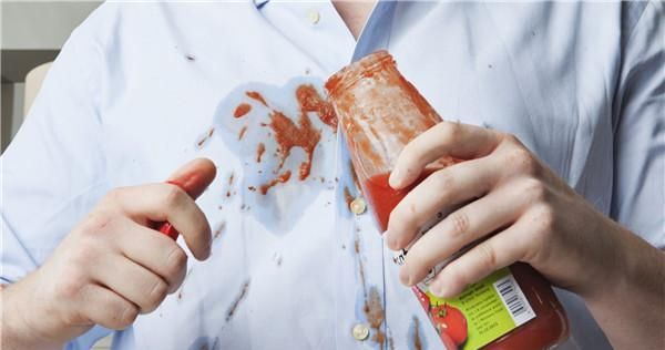 白色衣服染了红酒怎么清洗