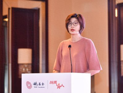 ​官宣！姚明妻子做出重要决定，坚守8年后，她选择辞去姚基金职务
